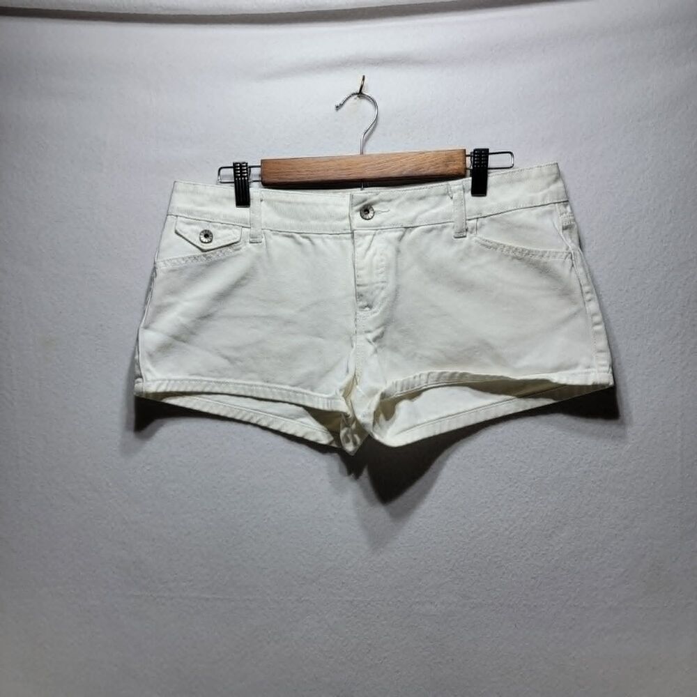 No Boundaries Women's White Denim Shorts Stretch Mid Rise Size 13